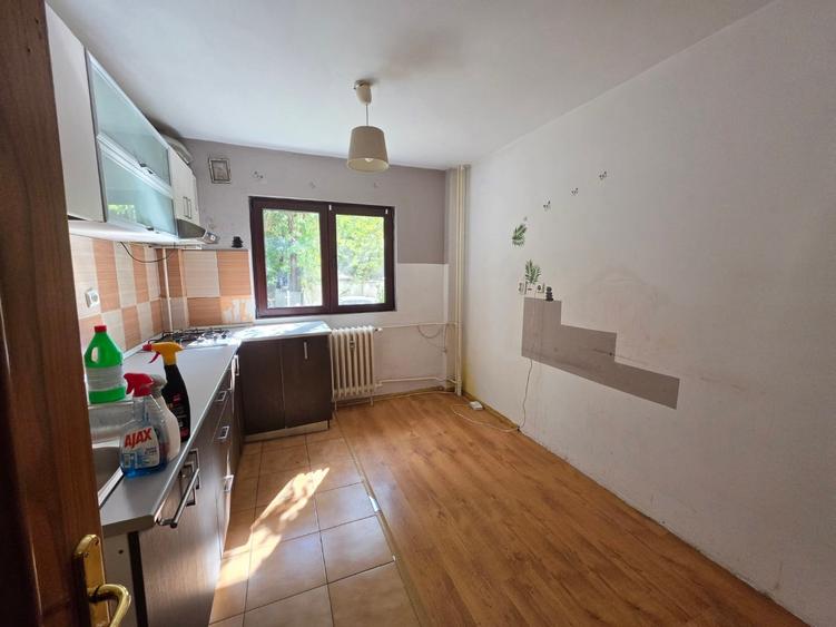 Apartament cu 2 camere decomandat în Titan