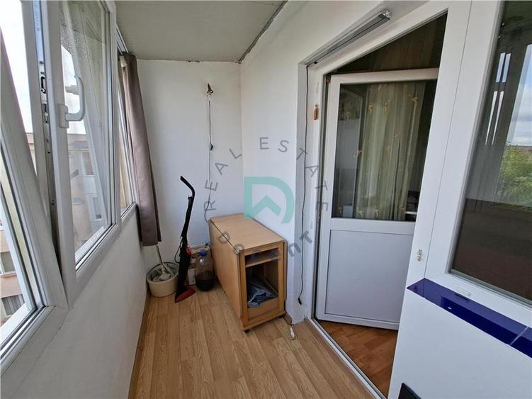 Apartament cu 3 camere decomandat în Astra