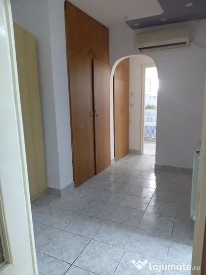 Apartament cu 2 camere decomandat în Piața Centrală