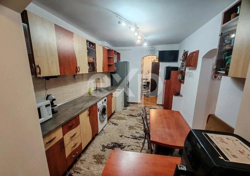 Apartament cu 2 camere semidecomandat, mobilat în Trivale