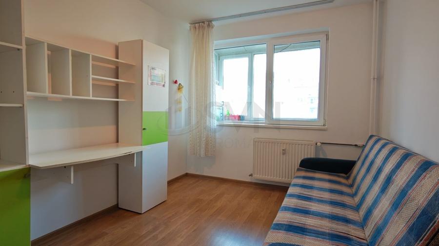 Apartament cu 3 camere semidecomandat, mobilat în Timișoara
