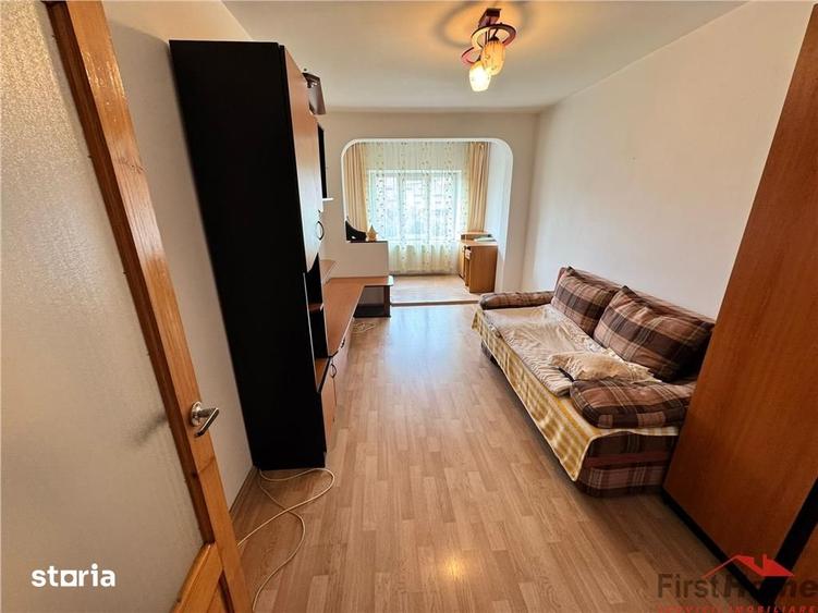 Apartament cu 3 camere decomandat, mobilat în Brăilei