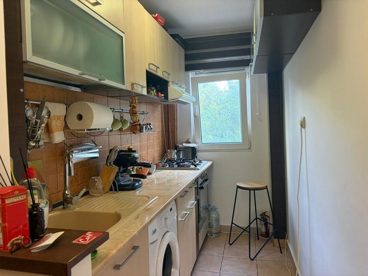 Apartament cu 2 camere decomandat, mobilat în Brâncoveanu