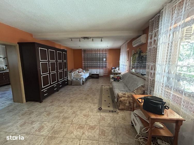 Casă cu 4 camere decomandat cu Teren 1812 Mp în Zădăreni