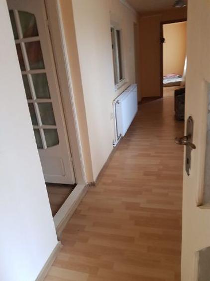 Casă cu 5 camere cu Teren 100 Mp în Romanești