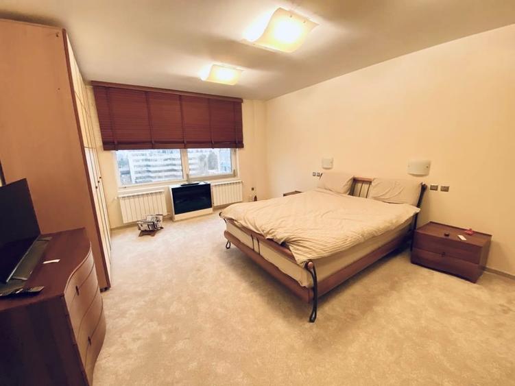 Apartament cu 2 camere decomandat în P-ța Victoriei