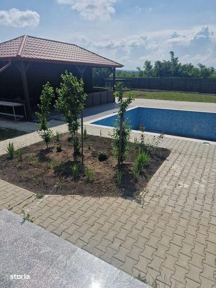 Casă cu 4 camere cu Teren 313 Mp în Coșula