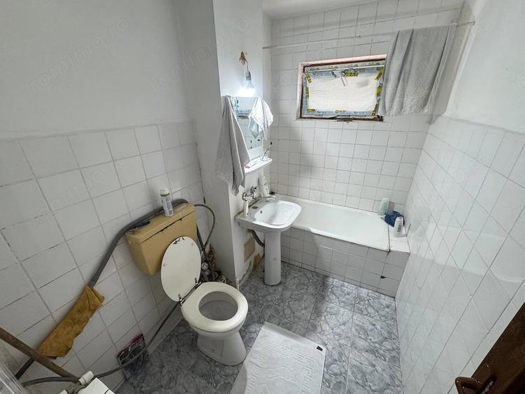 Apartament cu 3 camere decomandat în Poarta 6