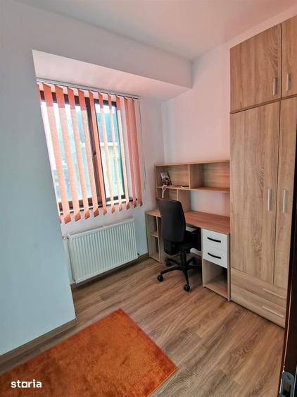 Apartament cu 3 camere semidecomandat în Prelungirea Ghencea