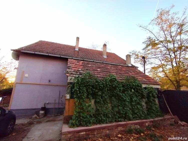 Casă cu 5 camere cu Teren 700 Mp în Turnu
