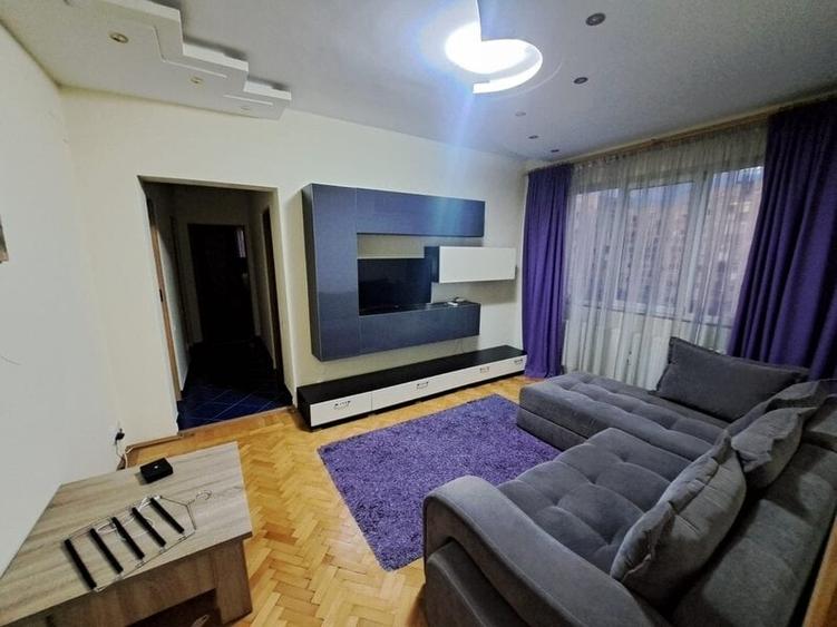 Apartament cu 3 camere semidecomandat în Iancului