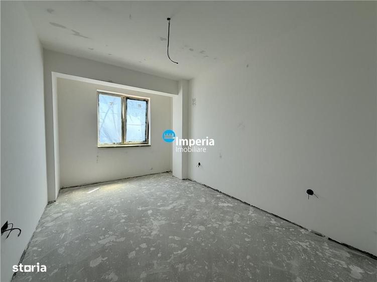 Apartament cu 5 camere decomandat în Valea Lupului