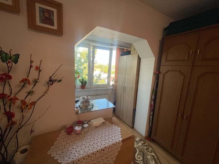 Vand apartament cu 2 camere decomandat