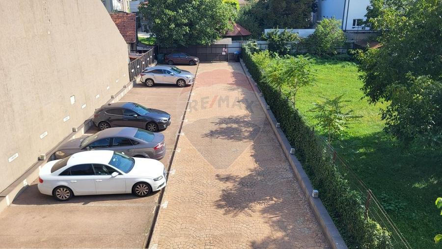 Birou, de 205 mp, în Central