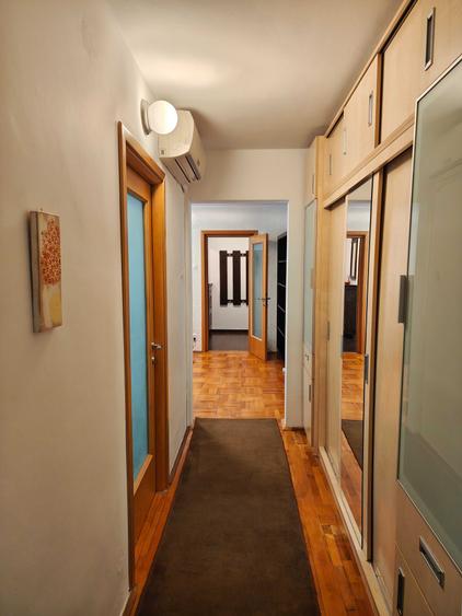 Apartament cu 3 camere semidecomandat, mobilat în Titan