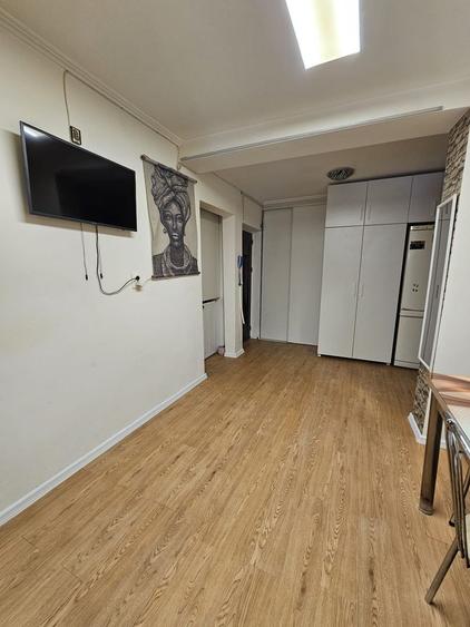 Apartament cu 3 camere semidecomandat, mobilat în Sebastian