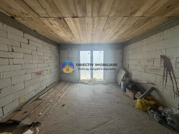 Casă cu 4 camere cu Teren 953 Mp în Gura Văii