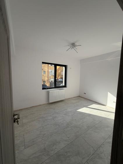 Apartament cu 3 camere decomandat în Fundeni
