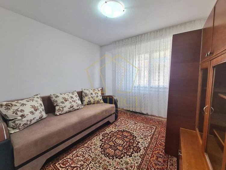 Apartament cu 3 camere decomandat, mobilat în Complex Studențesc
