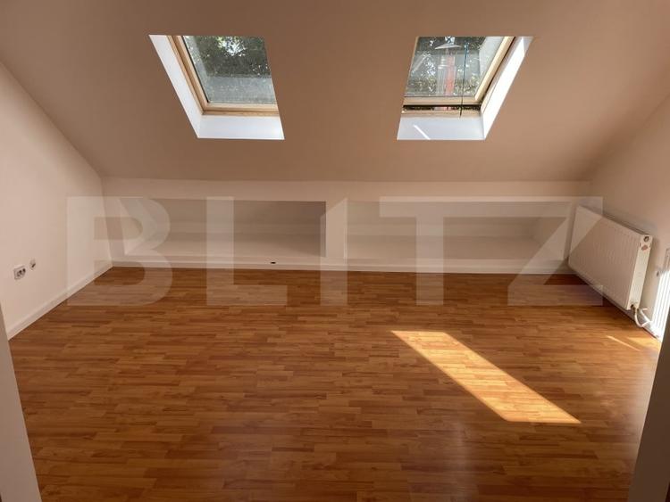Apartament cu 3 camere semidecomandat, mobilat în Ștefan cel Mare