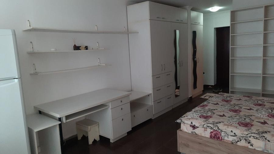 Garsonieră semidecomandată în Titan