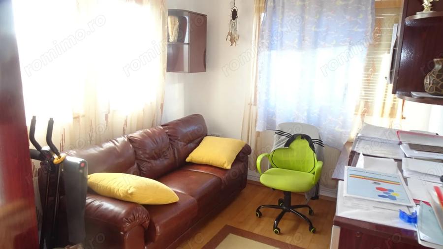 Casă cu 4 camere cu Teren 1200 Mp în Central