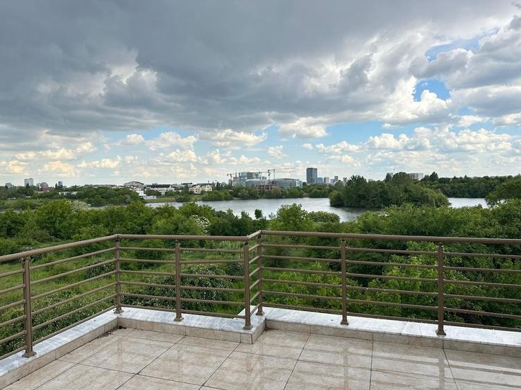 Casă individuală cu 7 camere cu Canalizare în Băneasa