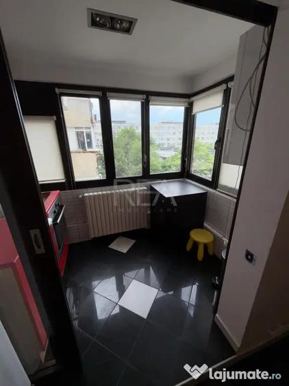 Apartament cu 4 camere semidecomandat în Crângași