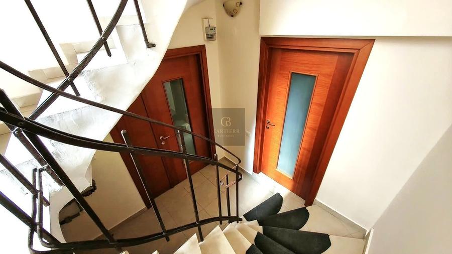 Apartament cu 10 camere decomandat în P-ța Dorobanți
