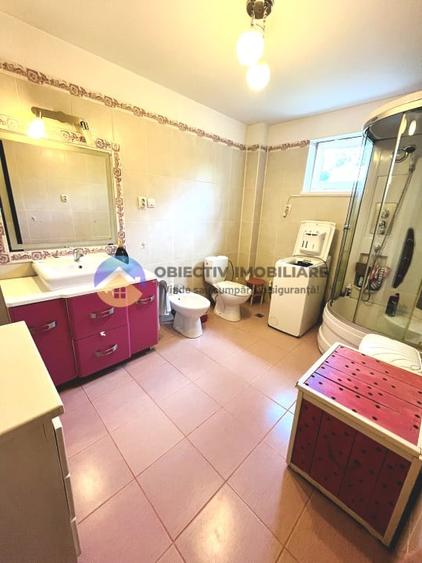 Casă cu 5 camere cu Teren 946 Mp în Pângărați