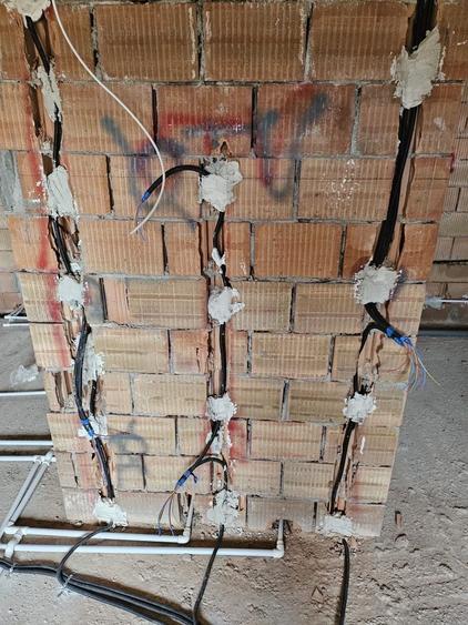 Casă cu 3 camere în Cărpiniș
