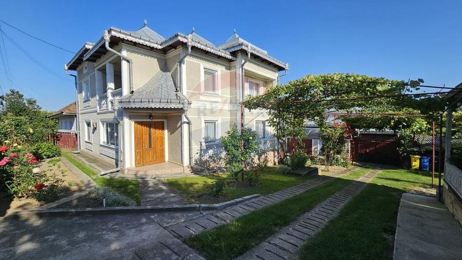 Casă cu 5 camere cu Teren 2078 Mp în Bogata