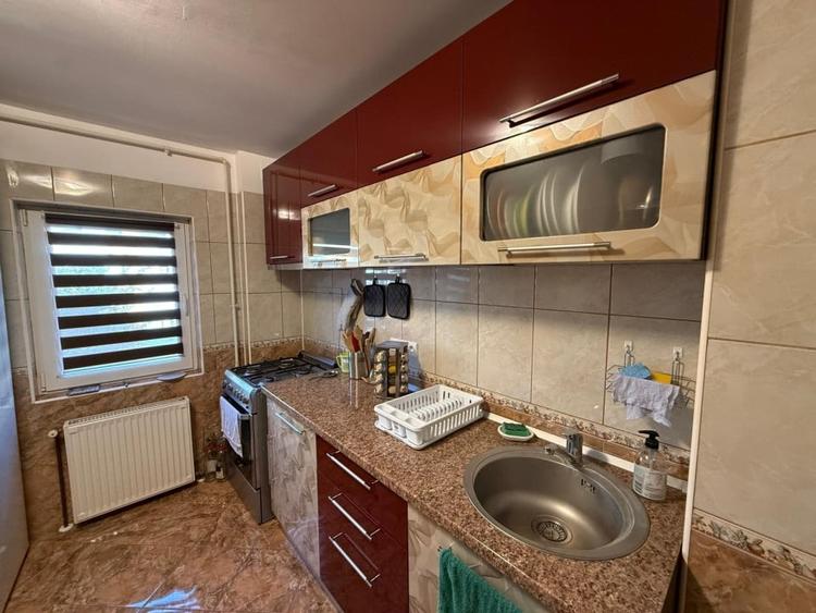 Apartament cu 2 camere semidecomandat în Girocului