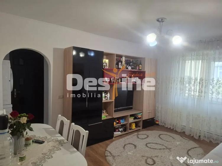 Apartament cu 3 camere semidecomandat în Sud