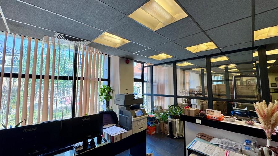 Spațiu comercial, de 339.36999511719 mp, în P-ța Romană