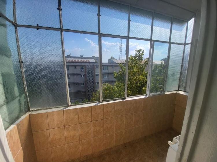 Apartament cu 2 camere semidecomandat, mobilat în Central