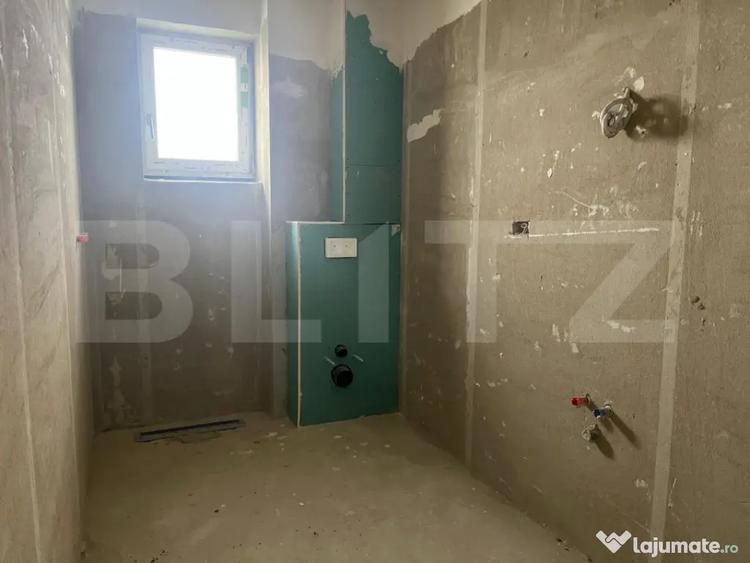 Apartament cu 3 camere semidecomandat în Soarelui