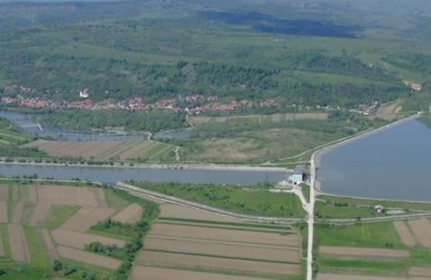 Teren agricol extravilan de 5820 mp, în Colun