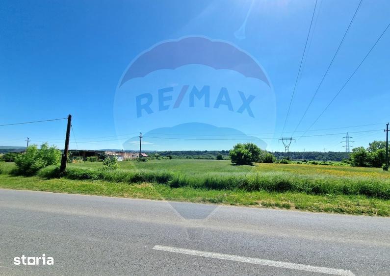 Teren de 8500 mp, în Cașin