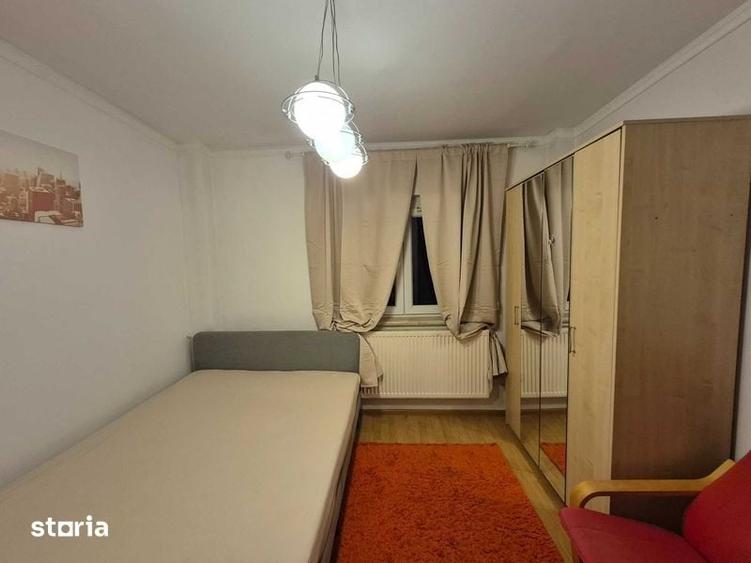 Apartament cu 3 camere în Tei