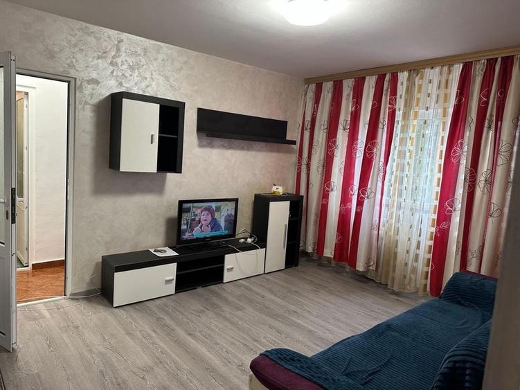 Apartament cu 3 camere semidecomandat în Central