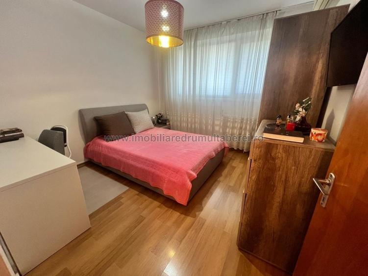 Apartament cu 3 camere decomandat în Drumul Taberei