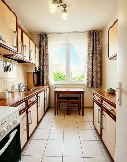 Apartament cu 3 camere semidecomandat în Central