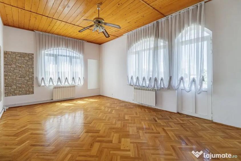 Casă cu 7 camere cu Teren 5000 Mp în Corbeanca