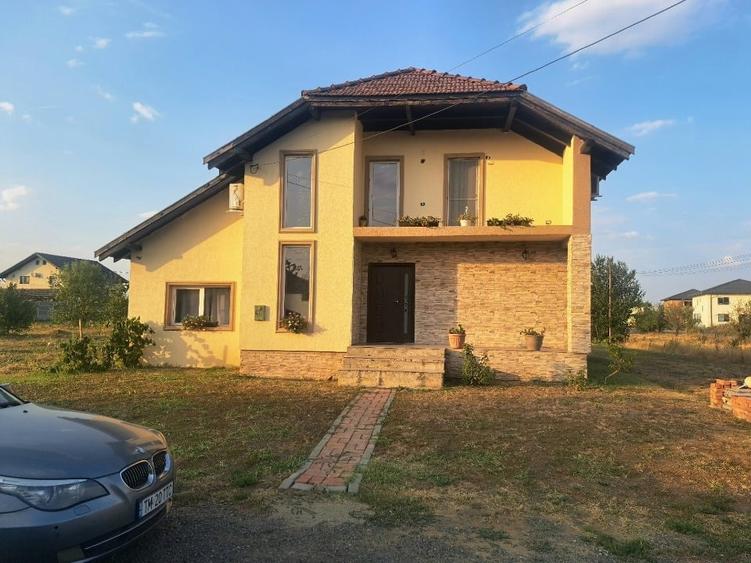 Casă individuală cu 5 camere cu Canalizare în Dumbrăvița