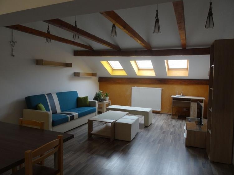 Apartament cu 2 camere decomandat, mobilat în Central