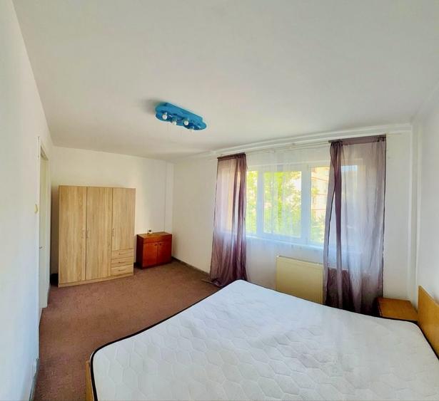 Apartament cu 3 camere semidecomandat în Govândari