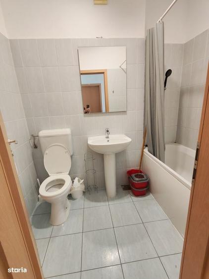 Garsonieră decomandată în Titan