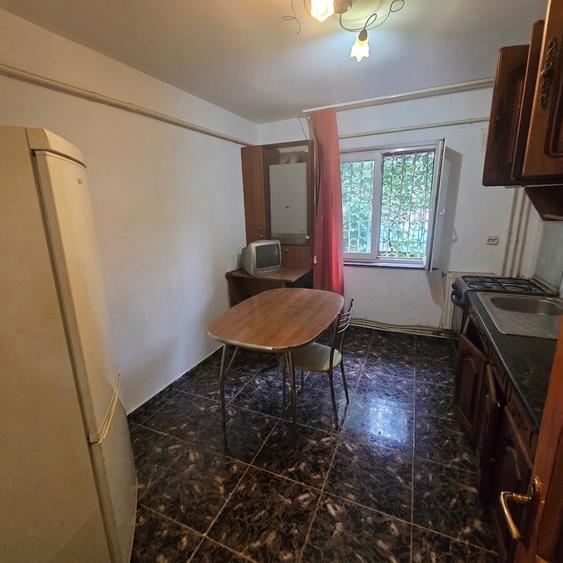 Apartament cu 3 camere decomandat, mobilat în Zimbru