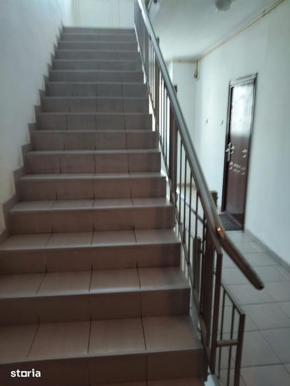 Garsonieră decomandată în Titan